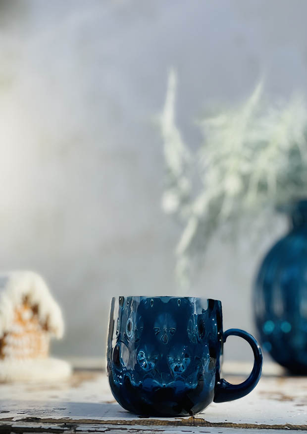 Hrneček puntíkovaný v kouřově modrém křišťálu - Obrázek 5