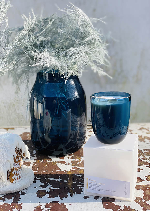 Přírodní svíčka v křišťálu modrý kouř "Marie"