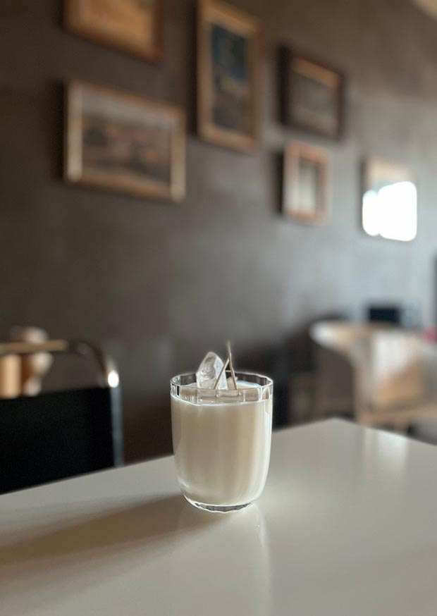 Přírodní svíčka s vůní Křišťál s vloženými křišťály