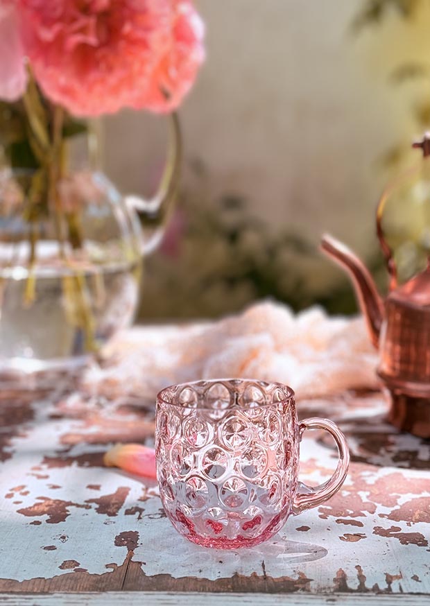 Hrneček puntíkovaný v růžovém křišťálu