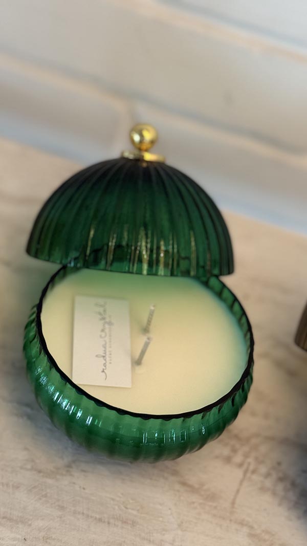 Smaragdová vánoční křišťálová koule se svíčkou - Obrázek 3