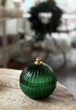 Smaragdová vánoční křišťálová koule se svíčkou